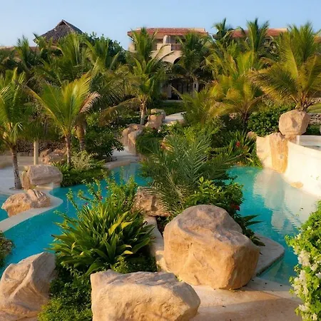 Swahili Beach Diani Beach Exterior photo The pool at the resort